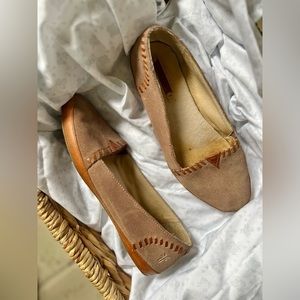 Frye Company Taupe Suede‎ Leather Slip On Flats Shoes Women’s Sz 8